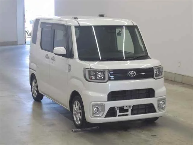 Toyota Pixis Mega LA700A 2019